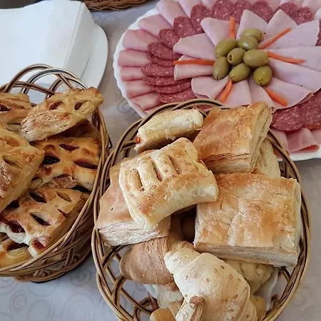 Saradis Отель 2*